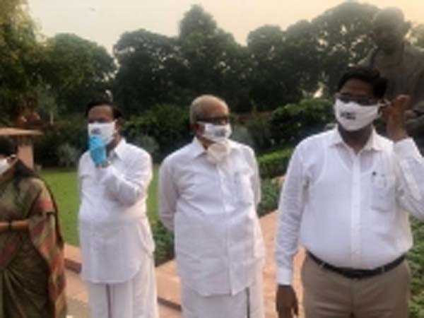 डीएमके, दूसरे दलों ने की नीट परीक्षा रद्द करने की मांग, किया विरोध प्रदर्शन